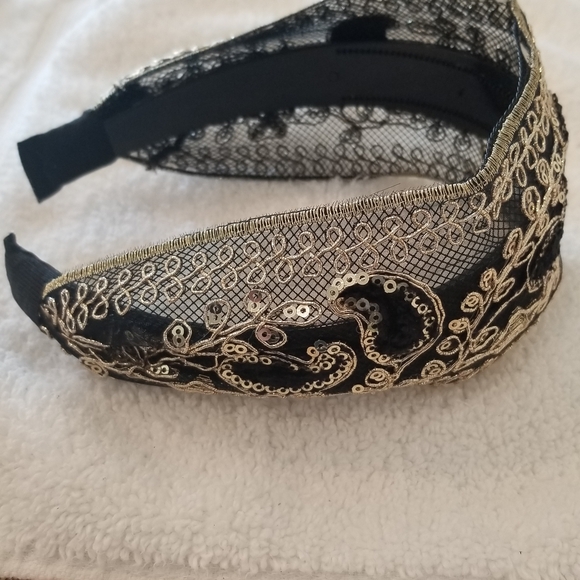 Black and Gold Embroidered Headpiece - Picture 4 of 4